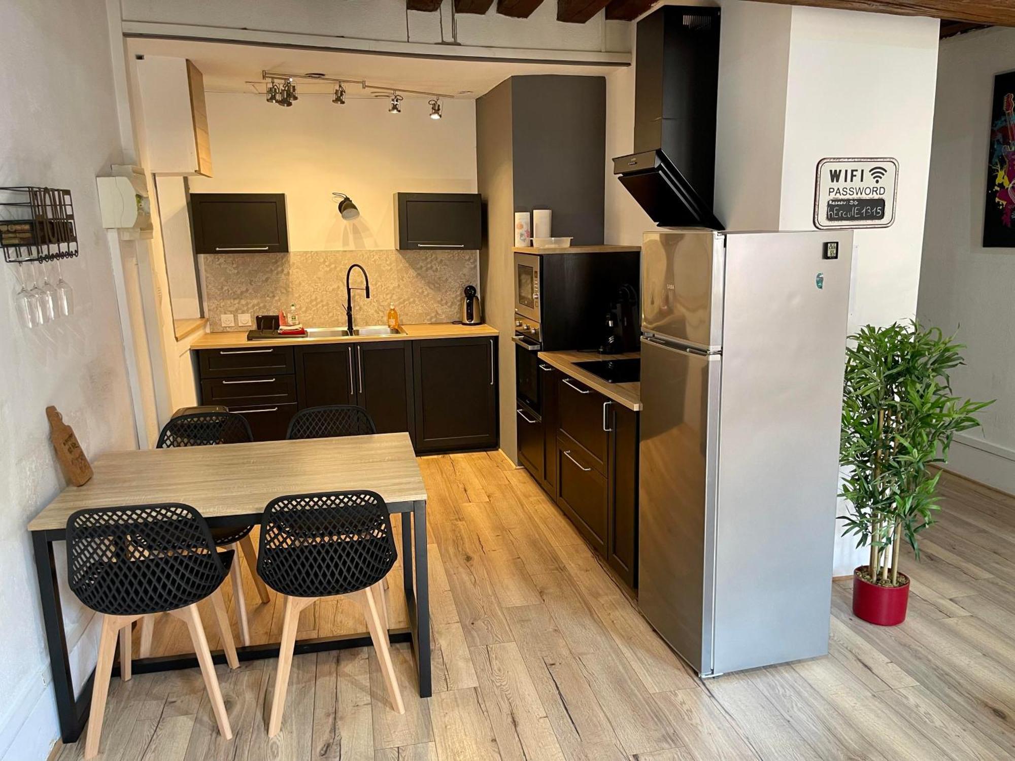 Appartements Chez Delphine Et Guillaume Au Coeur De Semur En Auxois Semur-en-Auxois Exterior foto